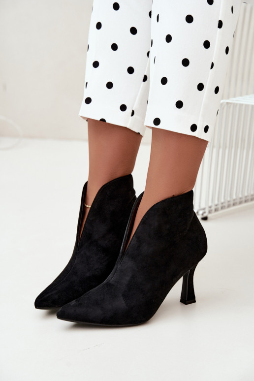women's ankle boots with cutouts and heels in black Jelya