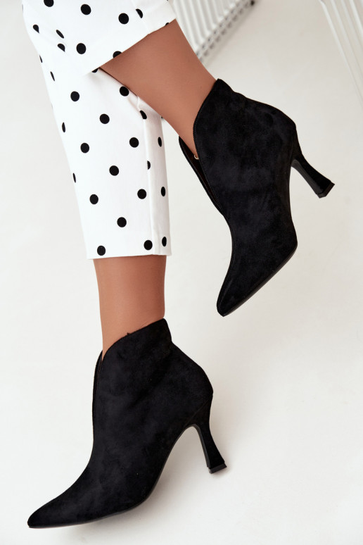 women's ankle boots with cutouts and heels in black Jelya