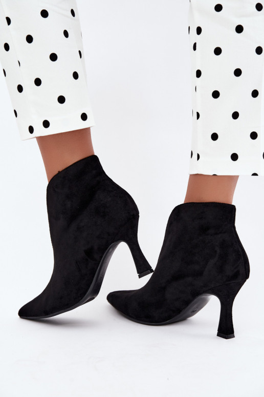 women's ankle boots with cutouts and heels in black Jelya