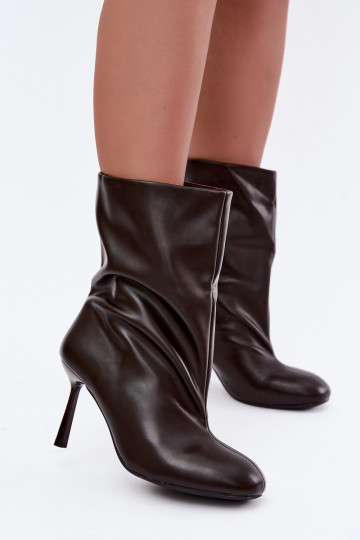 slip-on ankle boots with thin heels in brown color Jalisa
