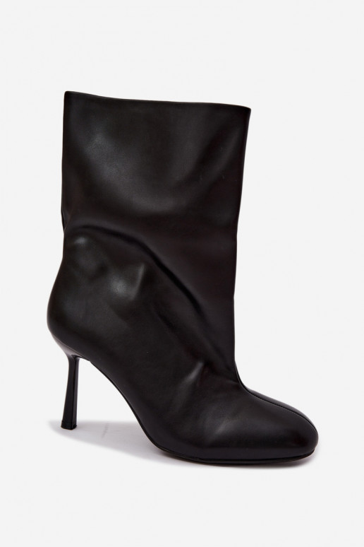 slip-on ankle boots with thin heels in black color Jalisa