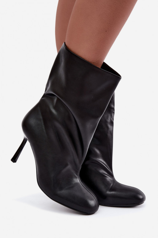 slip-on ankle boots with thin heels in black color Jalisa