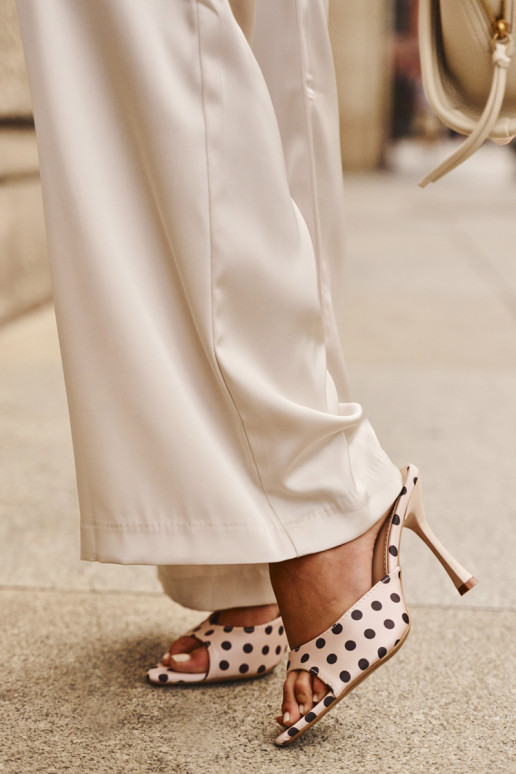 Sandals with thin heels and dots in sand color Pevra