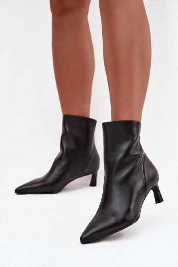 Women's ankle boots made of natural leather with heels D&A CR52-661 black 2
