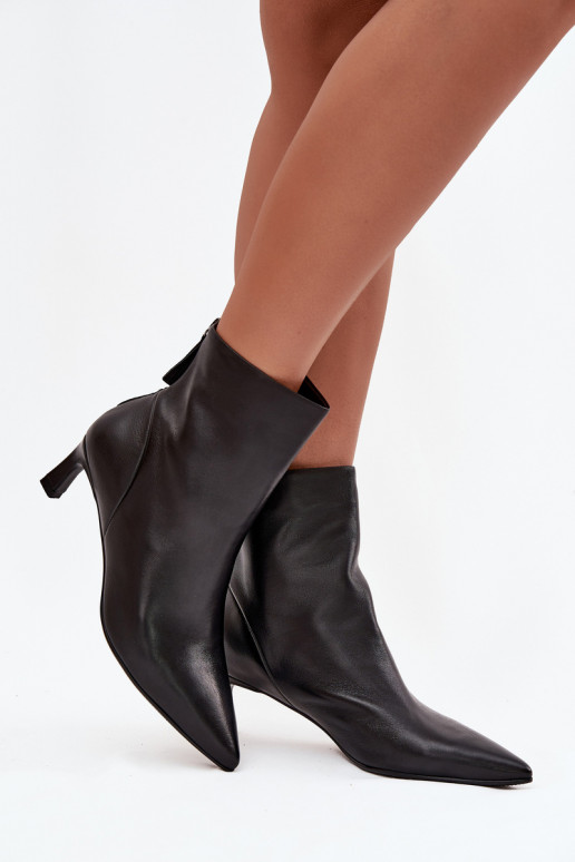 Women's ankle boots made of natural leather with heels D&A CR52-661 black