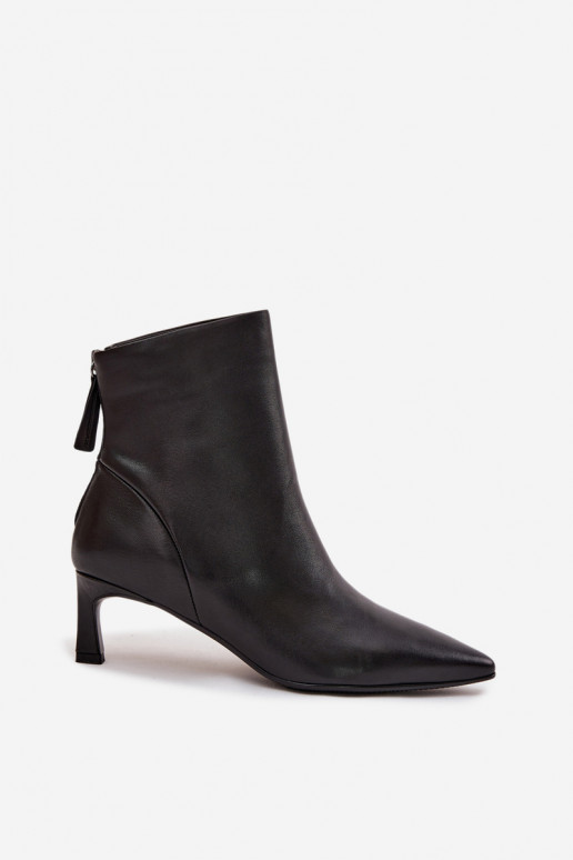 Women's ankle boots made of natural leather with heels D&A CR52-661 black