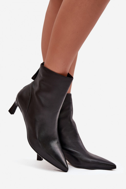 Women's ankle boots made of natural leather with heels D&A CR52-661 black