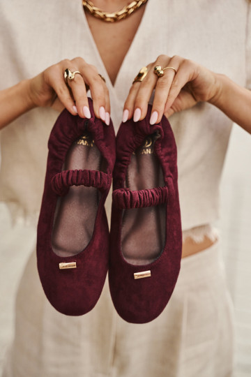 Burgundy colored sandals with decorative details Brinelle 2