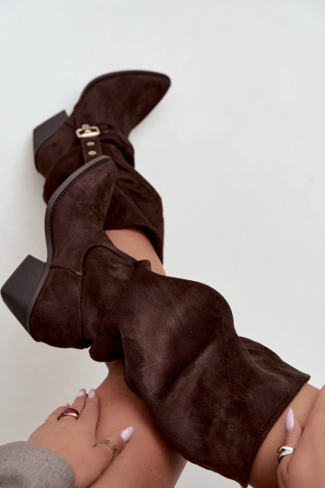 wrinkled women's knee-high boots in cowboy style with straps and heels in CzekoladoĮe Adria 2