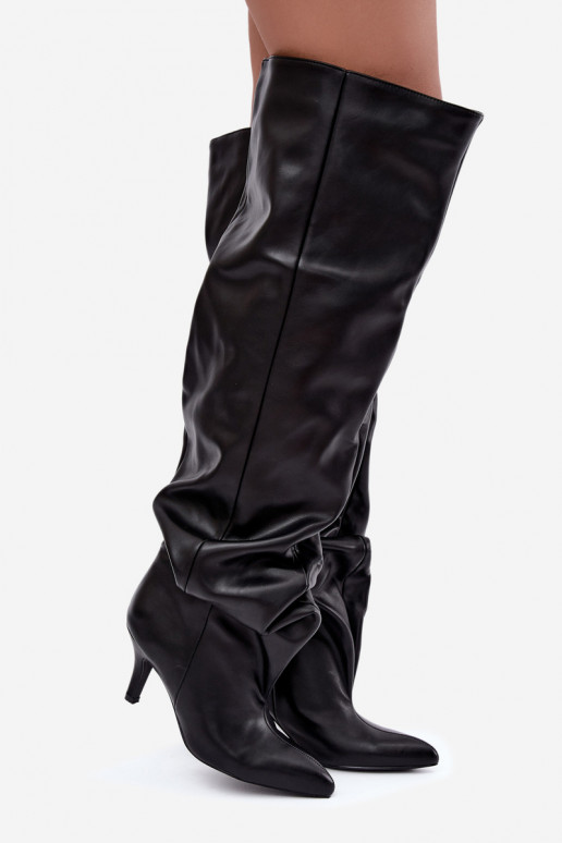 slip-on knee-high boots with heels in black Calmy