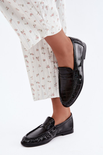 Patent women's moccasins with ruffles in black color Dulcy