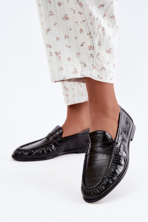 Patent women's moccasins with ruffles in black color Dulcy