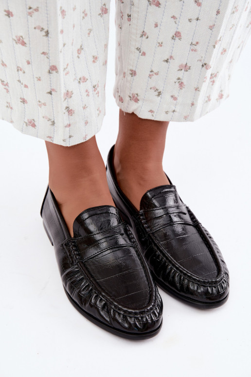 Patent women's moccasins with ruffles in black color Dulcy