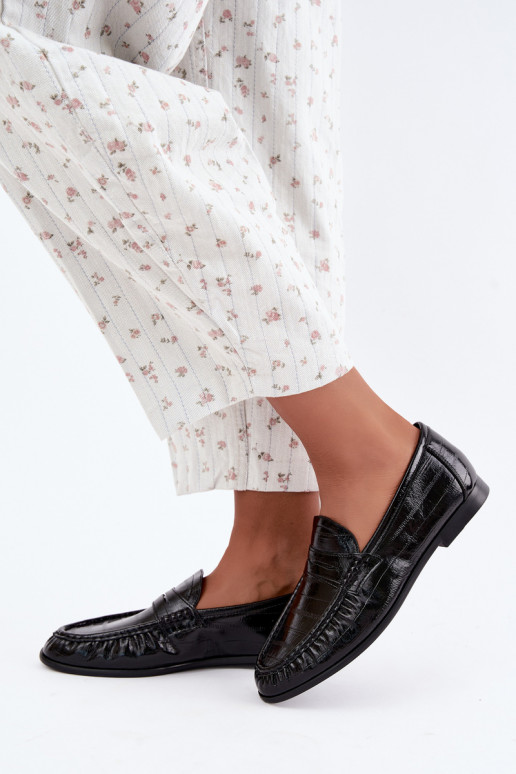 Patent women's moccasins with ruffles in black color Dulcy