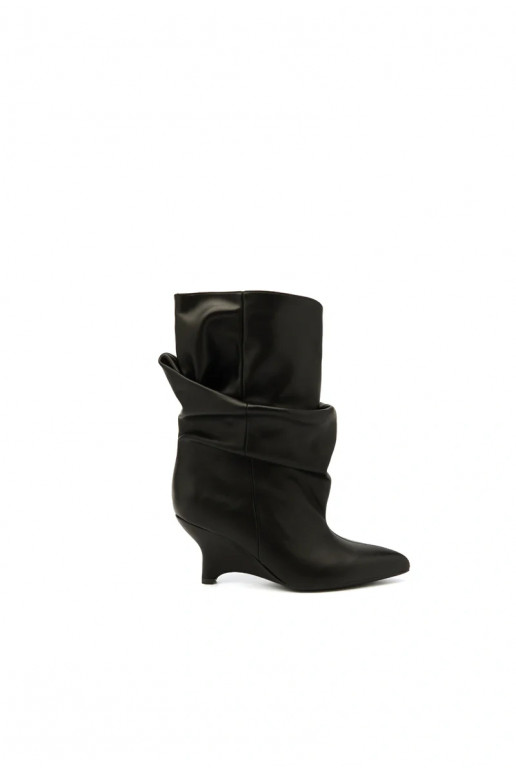 Slouchy ankle boots with platform in black Ilyna