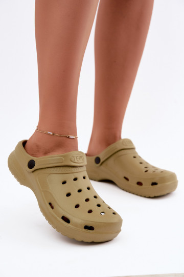 Aderis green lightweight clogs 2