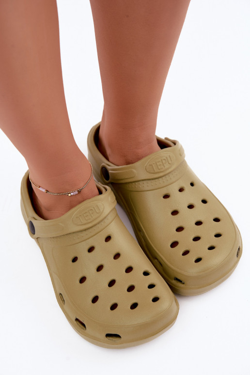 Aderis green lightweight clogs