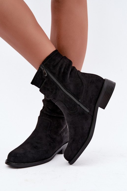 Warm ankle boots with ruffles and wide heels, black