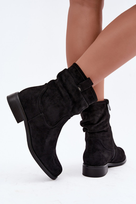 Warm ankle boots with ruffles and wide heels, black
