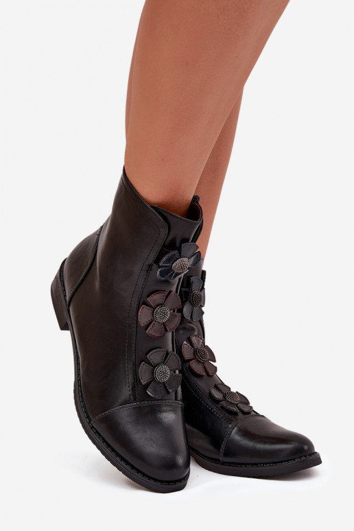 Warm women's ankle boots with wide heels and floral motifs in black Pravienne