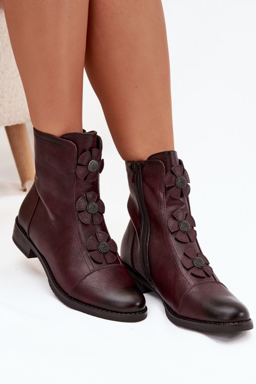 Warm women's ankle boots with wide heels and floral motifs in burgundy Pravienne