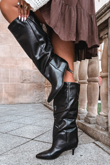 Ankle boots with heels in black faux suede Desya