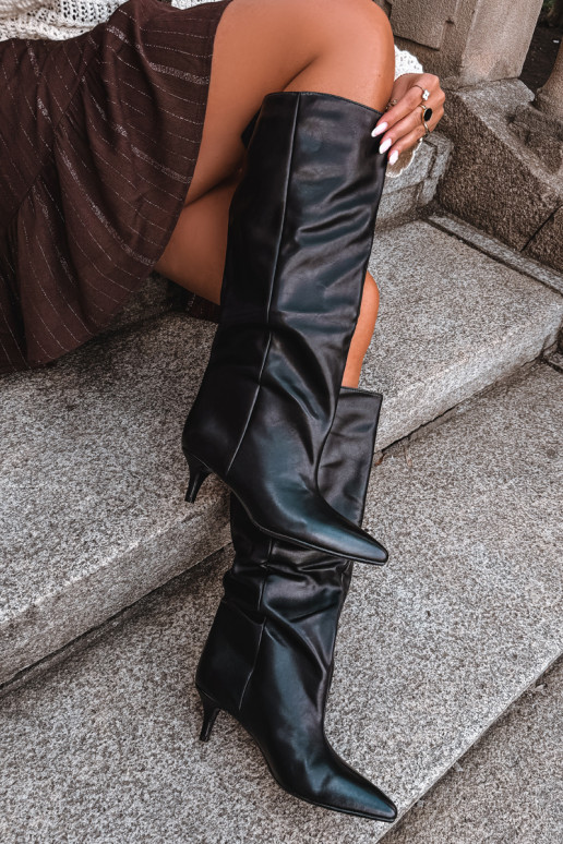 Ankle boots with heels in black faux suede Desya