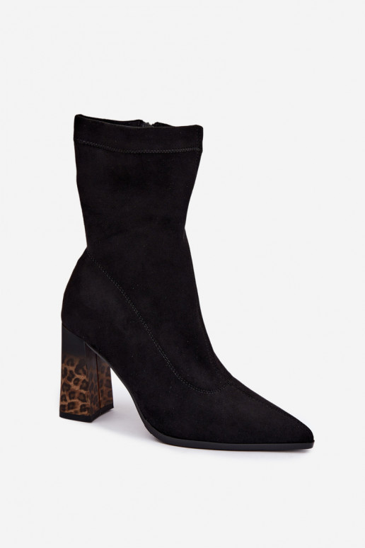Insulated women's ankle boots with patterned shaft in black Tirelia