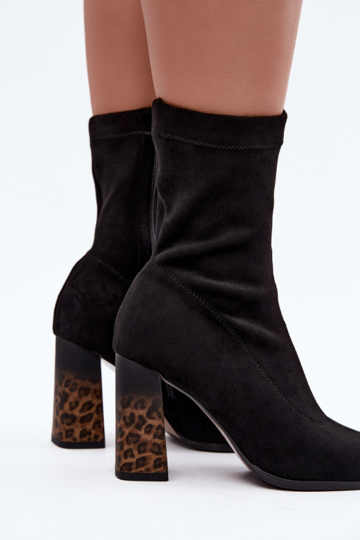 Insulated women's ankle boots with patterned shaft in black Tirelia