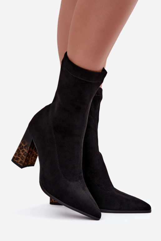 Insulated women's ankle boots with patterned shaft in black Tirelia