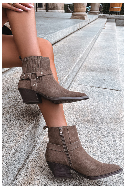 Suede cowboy-style boots, warm, brown Fariah