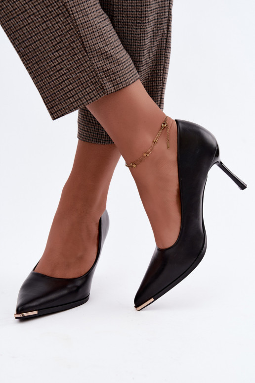 Black high-heeled shoes made of faux leather INarelia