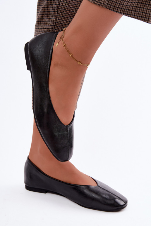 Ballet flats with decorative stitching in black Iralia