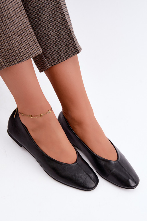Ballet flats with decorative stitching in black Iralia