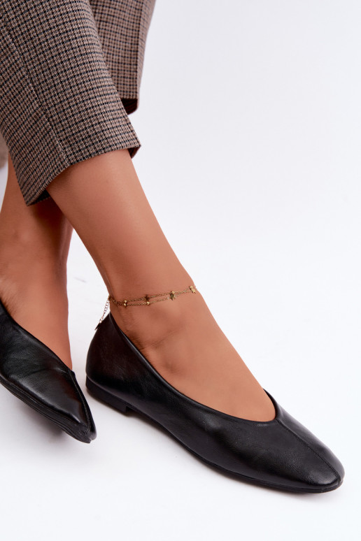 Ballet flats with decorative stitching in black Iralia