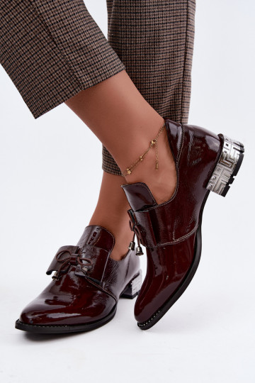 Patented low heel shoes with bows in burgundy color Zazoo 1399