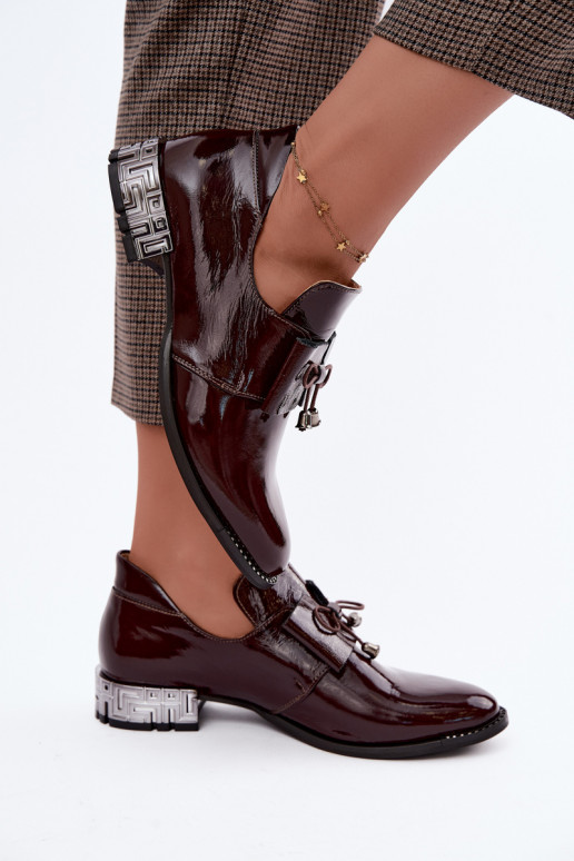 Patented low heel shoes with bows in burgundy color Zazoo 1399