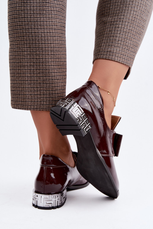 Patented low heel shoes with bows in burgundy color Zazoo 1399