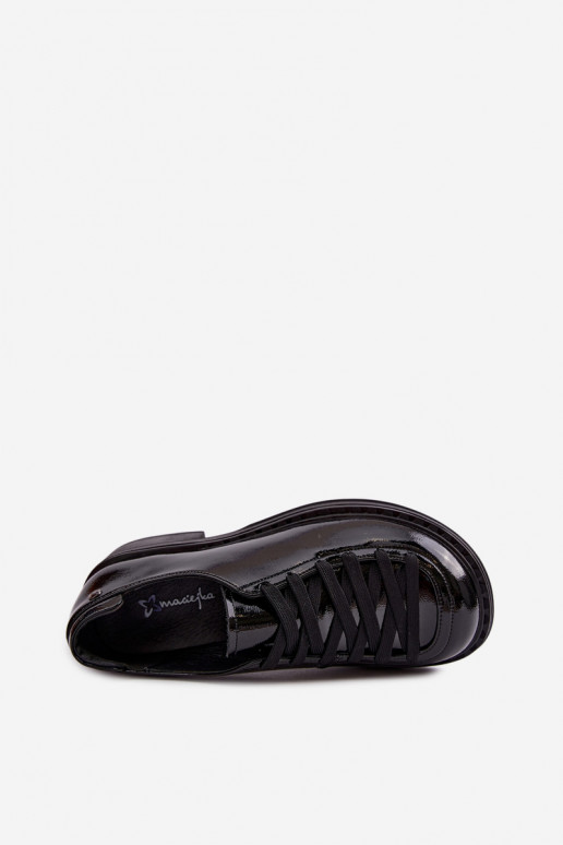 Czarne lakierowane półbuty z sznurowadłami
