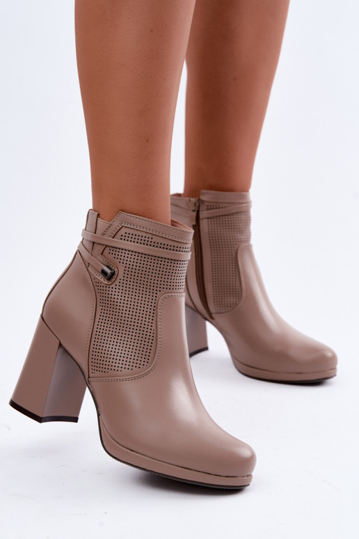 Insulated ankle boots with heels in sand