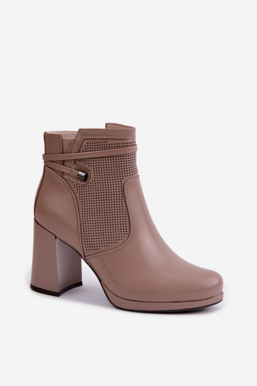 Insulated ankle boots with heels in sand