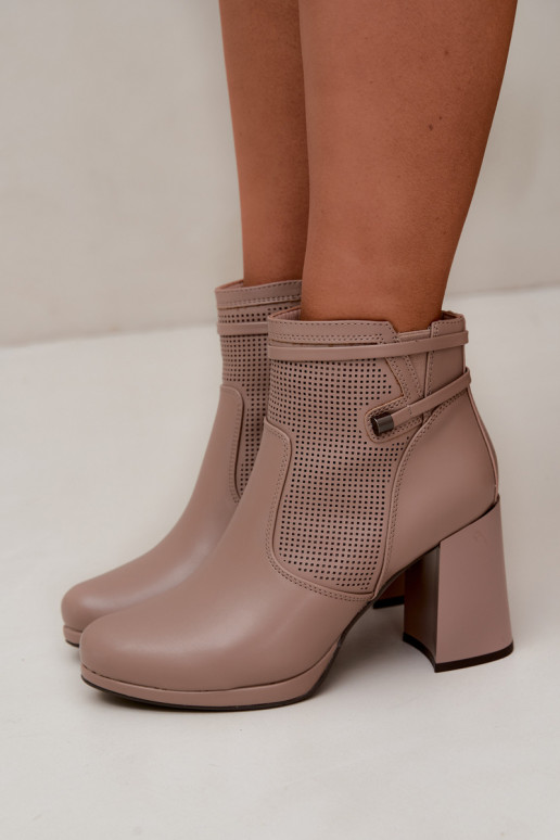 Insulated ankle boots with heels in sand