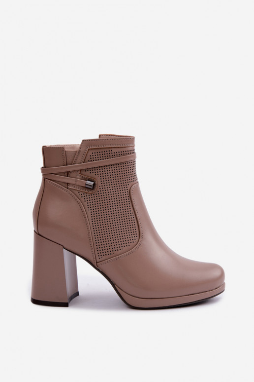 Insulated ankle boots with heels in sand
