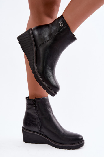 Šiltie juodie aulinukai ar platformu Larisae