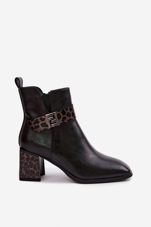 Damskie ocieplane botki z dekoracyjnymi paskami Artiker 57C0008 w kolorze czarnym
