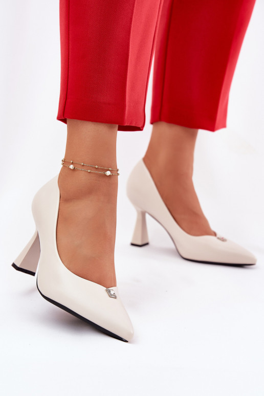 Elegant style shoes on a flared heel Vinceza 62222 sand color