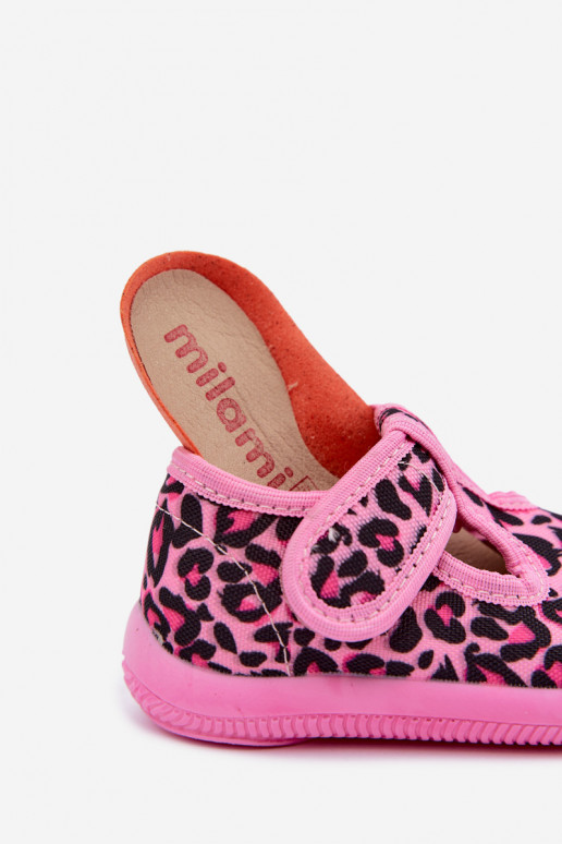 Elastic children's slippers Milami with sticky fastenings and leopard patterns in pink Ambette