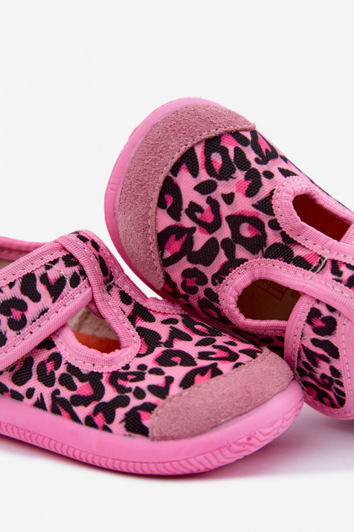 Elastic children's slippers Milami with sticky fastenings and leopard patterns in pink Ambette