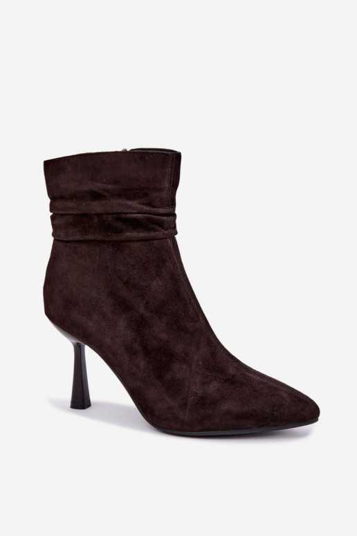 suede shoes with thin heels insulated with ruffles D&A JC62-1049 in chocolate
