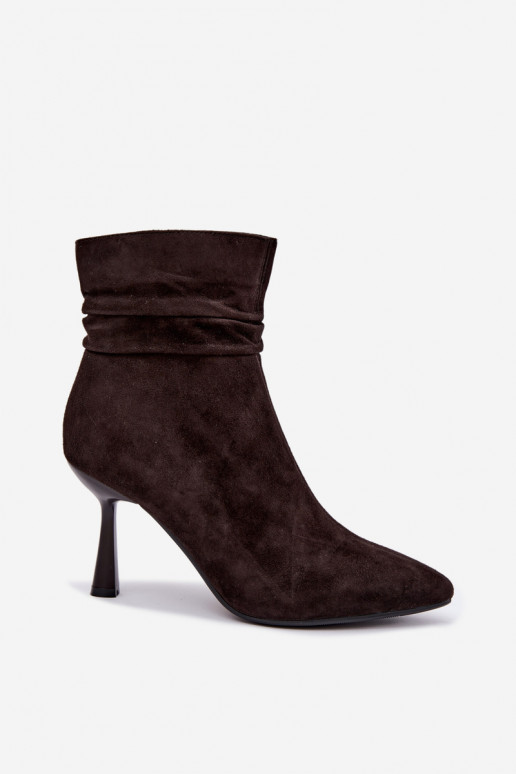 suede shoes with thin heels insulated with ruffles D&A JC62-1049 in chocolate